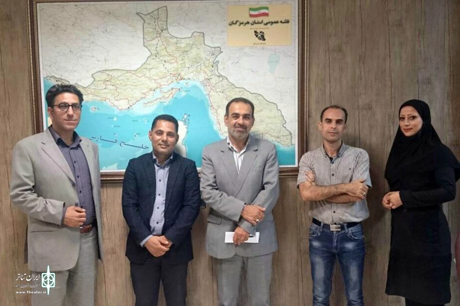 دیدار اعضای انجمن با بیناد شهید