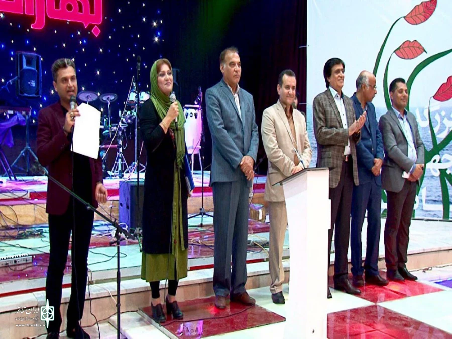 عصر روز سه شنبه  22 فروردین مراسم  گرامیداشت روز ملی هنرهای نمایشی با حضورمعاون سیاسی امنیتی استانداری هرمزگان و مدیرکل فرهنگ و ارشاد اسلامی استان ،پیشکسونان وهنرمندان تئاتراستان درمحل مجتمع تفریحی گردشگری بهاران بندرعباس برگزارشد.