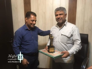 شهردار بندرعباس مهمان ویژه  نمایش «جاى پاى خالى» شد