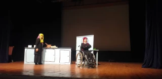 در آغاز جشنواره تئاتر معلولین مناطق کویر و خلیج فارس

نمایش عروسکی ببعی و گرگ سرآشپز به روی صحنه رفت