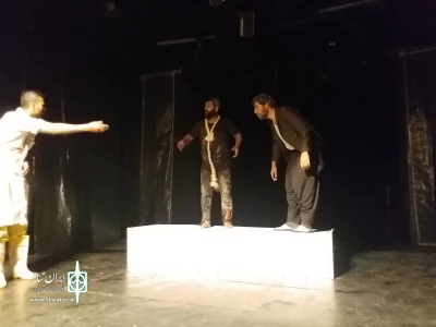 کاری ازشهرستان گچساران

نمایش « زل زدن به چشم گاوی که لیکه می زند» به روی صحنه رفت