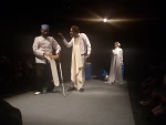 هشتمین جشنواره تئاترمعلولین با اجرا نمایش«برپهنه دریا» به کار خود پایان داد. 3
