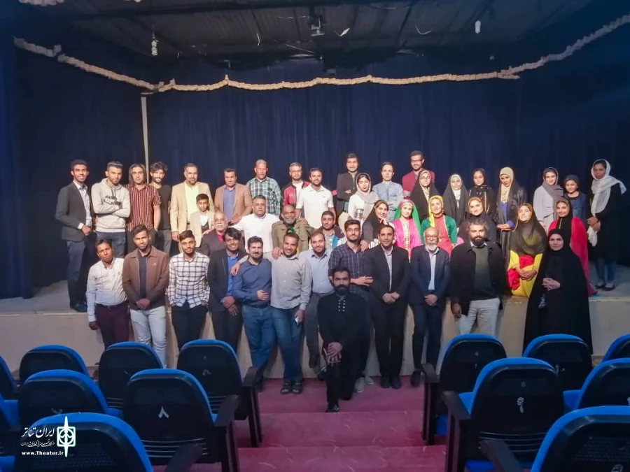 نمایش«وباز از نیستان تا...» در شهرستان رودان به روی صحنه رفت 2