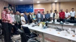 پوستر و تندیس هفتمین جشنواره تئاترکمدی پندوپنت  با همراهی هنرمندان ومسولین استان وشهرستان میناب رونمایی شد 2