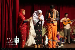 جشنواره تئاتر پندوپنت میناب

نمایش «ای چه سبک زندگین» به روی صحنه رفت