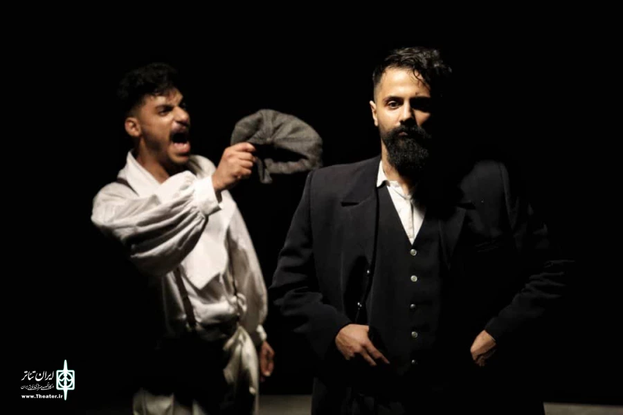 نمایش «چتری برای اسلاف به نویسندگی و کارگردانی «وحید دهشکار» درپلاتوآفتاب بندرعباس به روی صحنه رفت  3