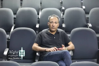 مجتبی باستان پیرا نمایش کمدی «جزایر لانگرهانس» را به صحنه می‌آورد