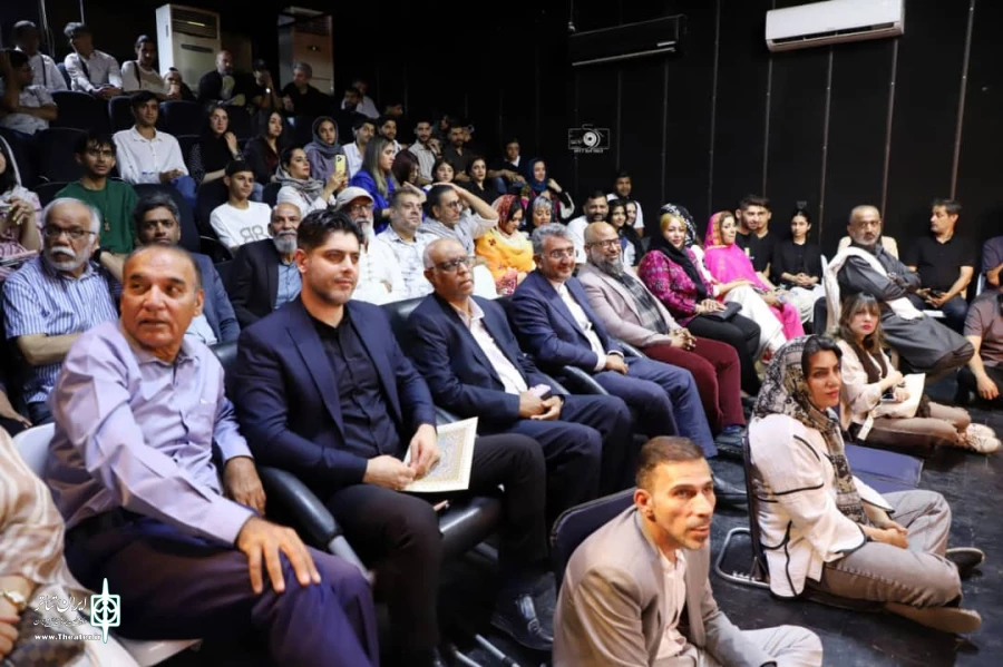 مراسم گرامیداشت روزجهانی تئاترهرمزگان با حضورهنرمندان وجمعی ازپیشکسوتان تئاتر برگزارشد  3